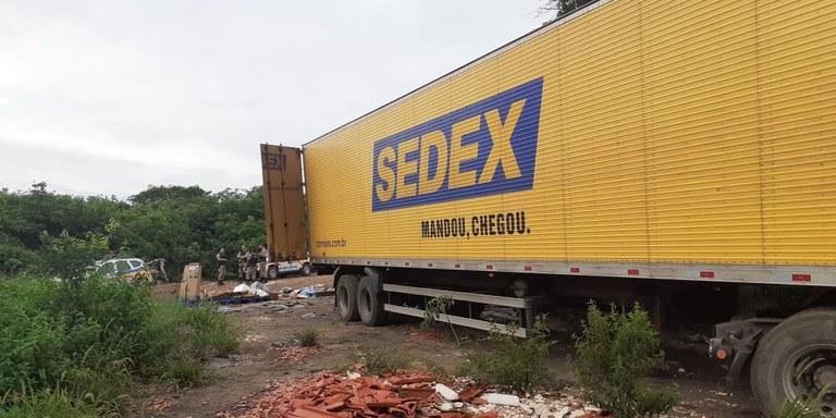 PF deflagra operação contra grupo especializado em roubos de cargas na BR-251 (Divulgação/ PF)