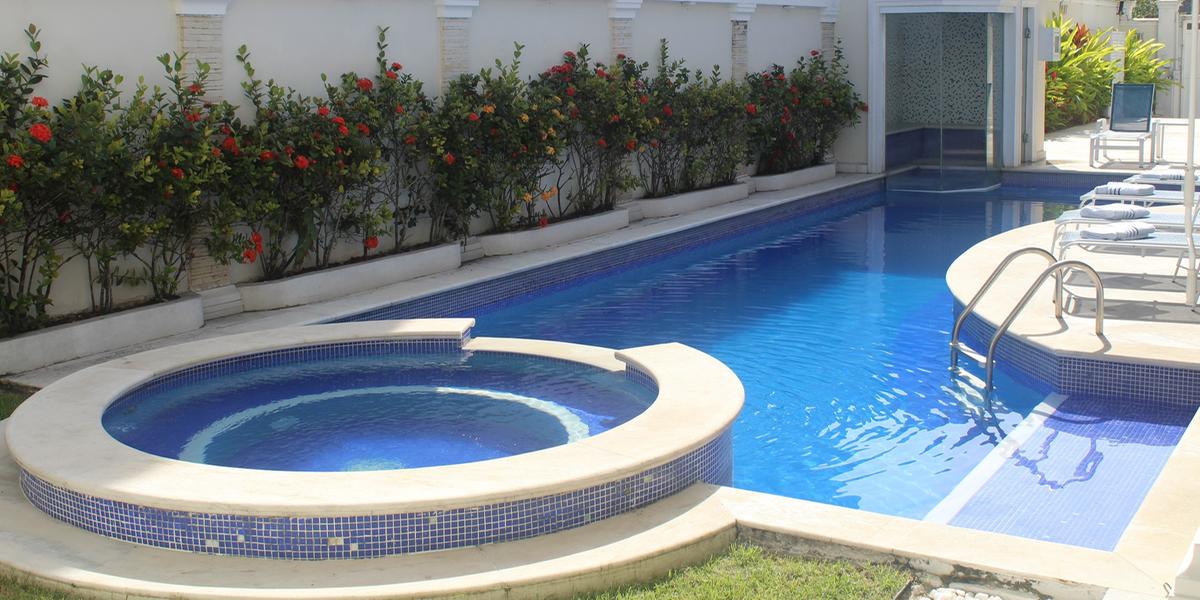 Enseada Premium Suítes oferece iárias para as férias de julho com tarifas a partir de R$ 885 (casal), com café da manhã, internet banda larga, estacionamento e serviços de praia (Cláudio Lacerda Oliva)