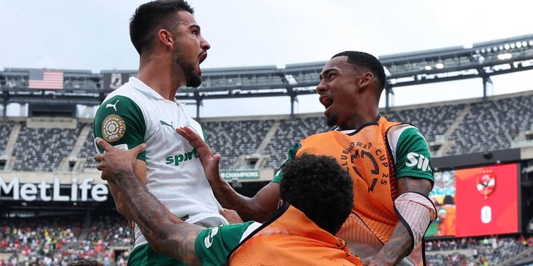 Atacante argentino Flaco López sela vitória por 2 a 0 em Nova Jersey (Cesar Greco / Palmeiras)