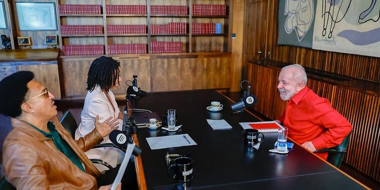 Presidente Lula participou do podcast "Mano a Mano", com Mano Brown e Semayat Oliveira (Reprodução/ GOV)