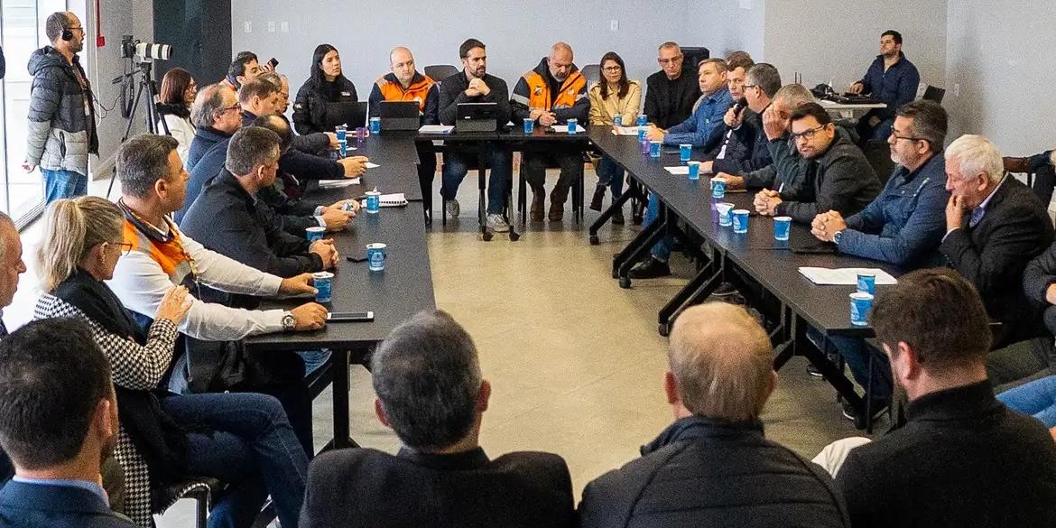 Leite prometeu destinar R$ 30 milhões para o Departamento Autônomo de Estradas de Rodagem (Daer) recuperar trechos de rodovias estaduais danificados pelas chuvas e conservar essas mesmas vias (Maurício Tonetto/Secom)