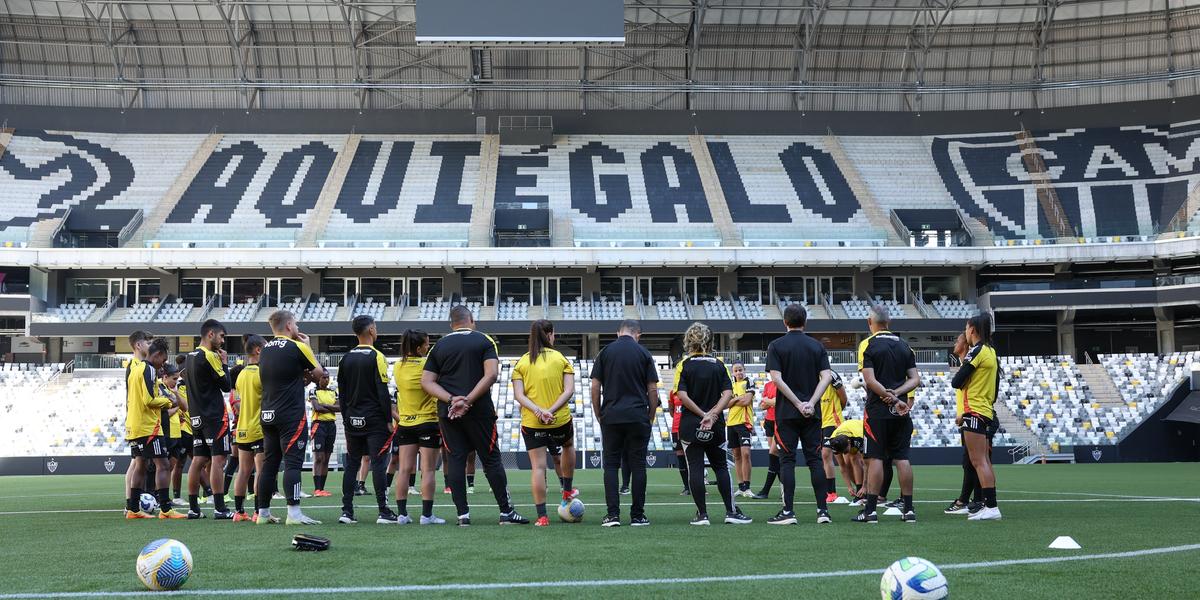 Vingadoras treinaram na Arena MRV e hoje jogam pela primeira vez no estádio, diante do Vitória (Fotos: Daniela Veiga / Atlético)