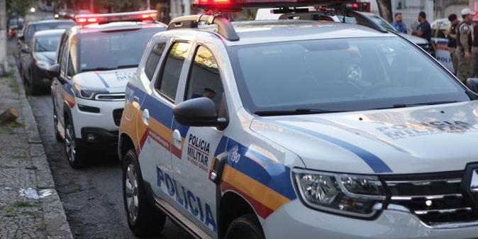 Polícia Militar prende suspeitos de roubo de carga que fizeram duas pessoas reféns em Ibirité (Fernando Michel / Hoje em Dia)