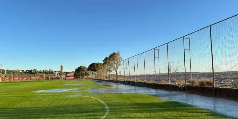 Internacional divulga imagens das águas do Rio Guaíba invadindo o CT (Divulgação / Internacional)