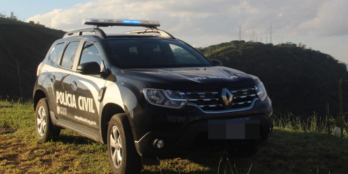 No momento em que os policiais chegaram, a investigada estaria retirando mercadorias adquiridas de forma online mediante fraude (Divulgação/PCMG)