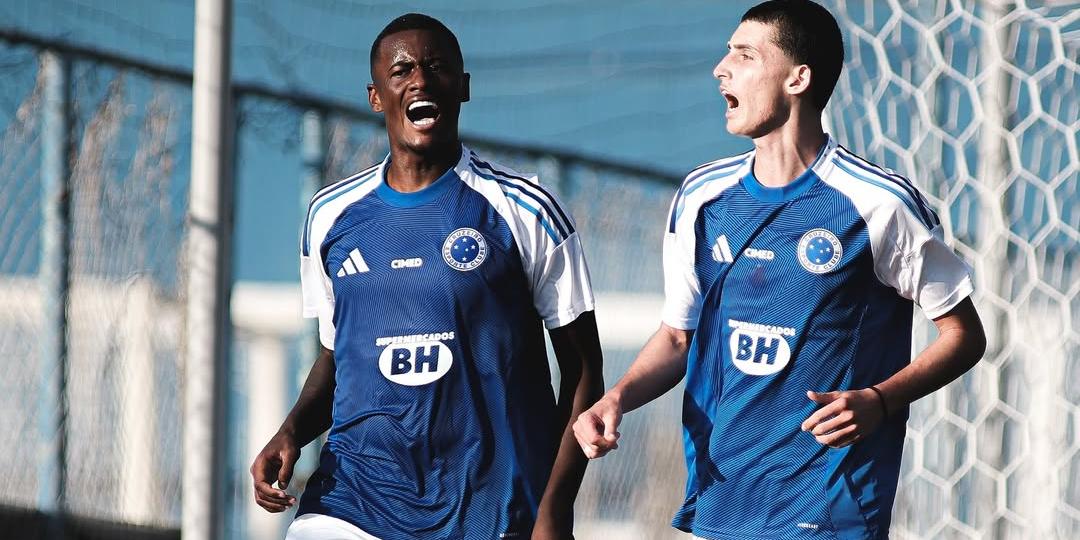Cruzeiro virou sobre o Atlético-GO e entrou no G4 da disputa nacional (Gustavo Martins)