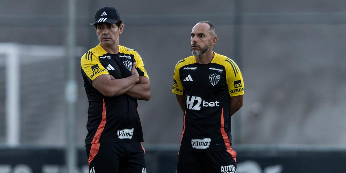 Cristiano Nunes (esquerda) deixa o Galo e Ricardo Seguins (direita) assume coordenação física (Pedro Souza /Atlético)