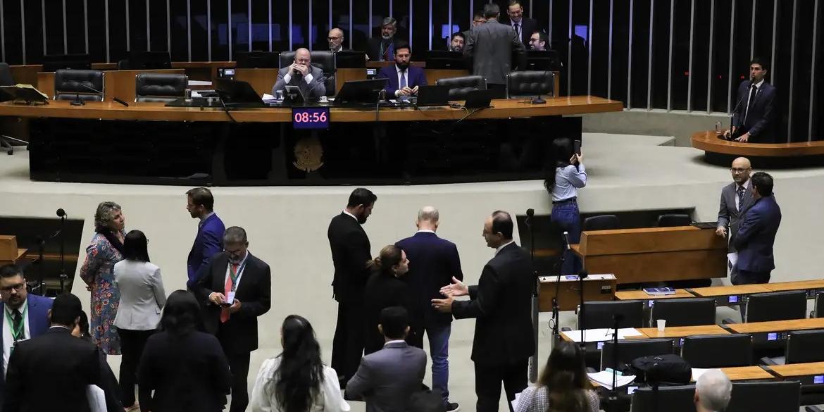 Na quarta-feira (25), o texto foi rejeitado na Câmara por 383 votos a 98. No Senado, em votação simbólica no plenário, o decreto também foi rejeitado (Lula Marques/Agência Brasil)