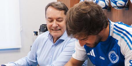Lucas Silva amplia contrato com o Cruzeiro até o fim de 2027 (Matheus de Morais / Cruzeiro)