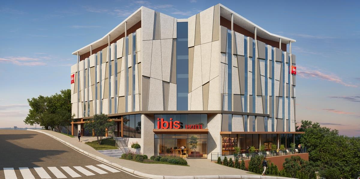 Ao todo, serão 125 apartamentos distribuídos em um prédio com térreo e mais quatro pisos, sala de conferências com capacidade para 150 pessoas, academia e restaurante (Accor / divulgação)