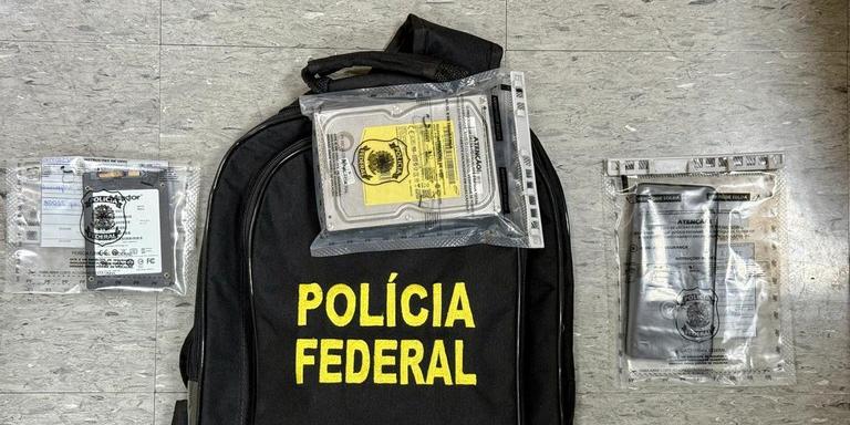 Durante as buscas, foram encontrados diversos arquivos contendo cenas de abuso sexual infantojuvenil armazenados nos dispositivos do investigado (PF / divulgação)