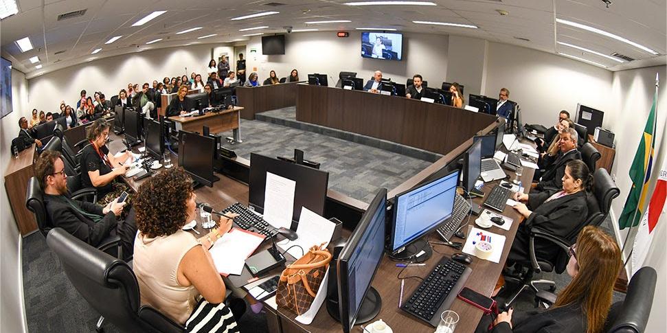 Durante audiência, duas partes apresentaram seus argumentos, mas não houve consenso (Cecília Pederzoli / TJMG)