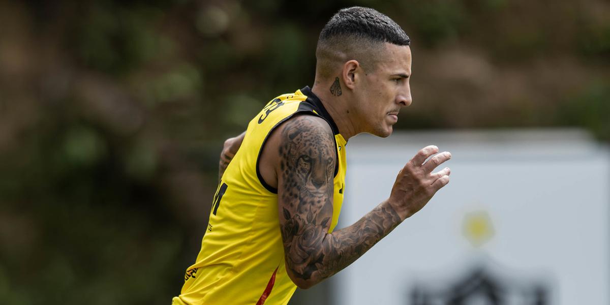 Guilherme Arana se aproxima da volta aos gramados pelo Galo (Pedro Souza / Atlético)