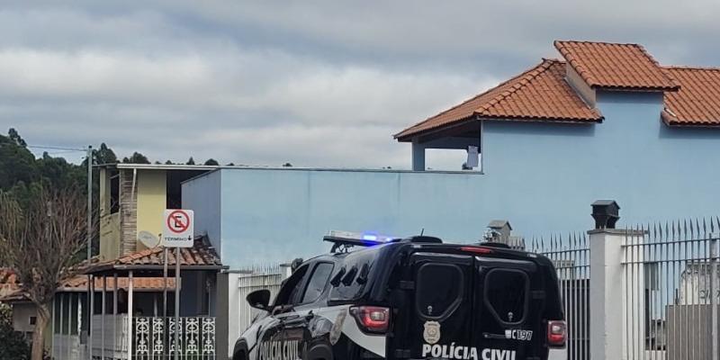 Suspeito de envolvimento em furto de colmeias em propriedades rurais de Andrelândia foi preso nesta quarta-feira (3); investigação apura prejuízos a produtores da região. (Divulgação/PCMG)