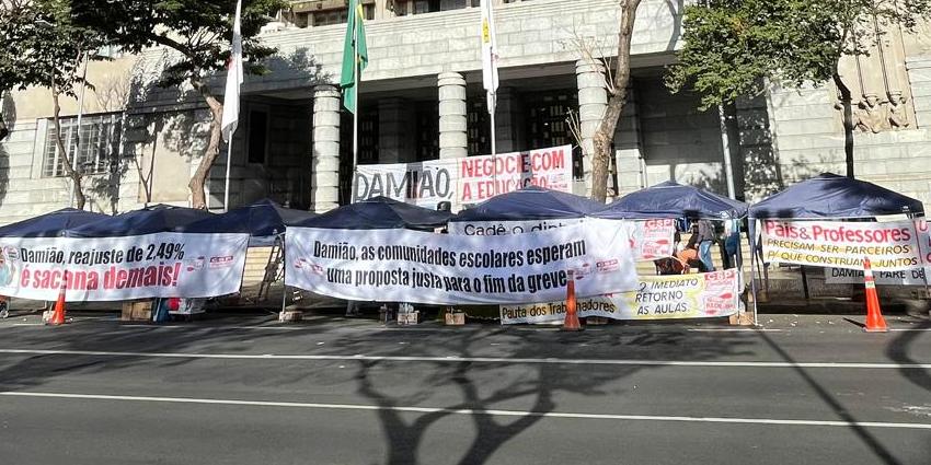 Paralisação já dura um mês. (Valéria Marques / Hoje em Dia)