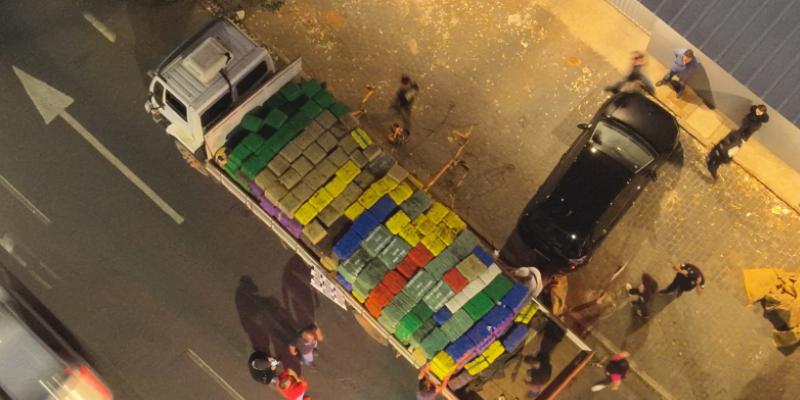 Drogas apreendidas em Tupaciguara estavam escondidas em um carreta; três suspeitos foram presos. (Divulgação/PCMG)