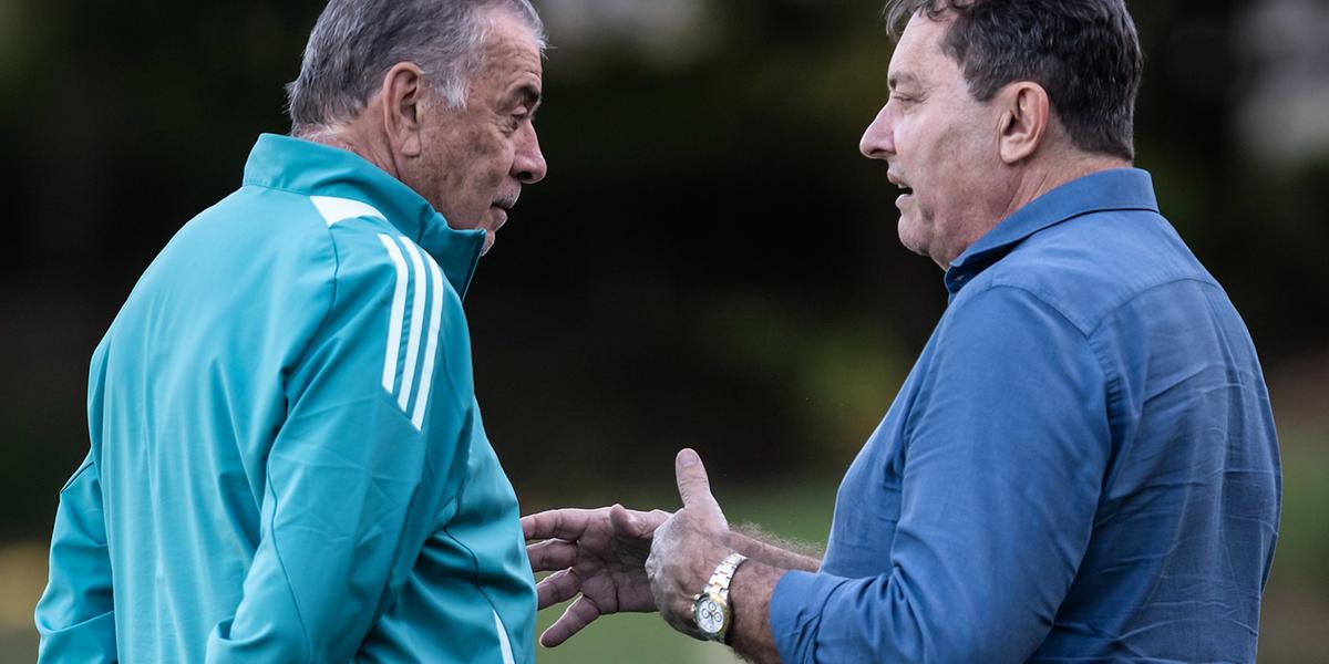 Diretor de futebol do Cruzeiro, Paulo Pelaipe, e o dono da SAF celeste, Pedro Lourenço (Gustavo Aleixo/Cruzeiro)
