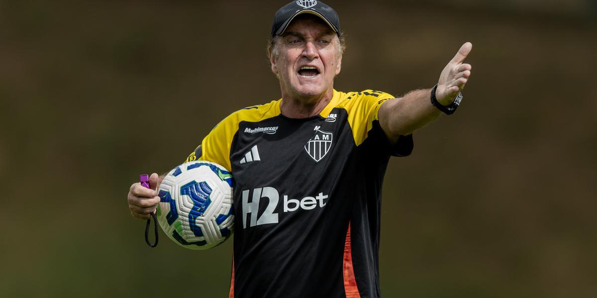 Cuca terá semana de definição da equipe que retornará ao Brasileirão após pausa para o Mundial (Pedro Souza / Atlético)