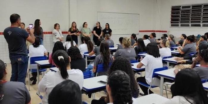 Inscrições devem ser feitas diretamente nas escolas Os cursos são presenciais, com aulas majoritariamente no período noturno, carga horária entre 800 e 1.200 horas e duração média de um ano e meio (SEE / Divulgação)