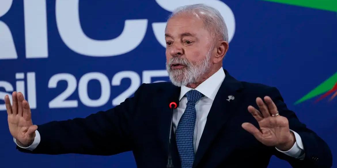 Lula foi questionado se o fato de a declaração final do Brics, presidido este ano pelo Brasil, destacar esforços por justiça tributária ─ para equilibrar as contribuições de ricos e pobres ─ pode influenciar o debate no cenário interno, uma vez que o aumento de IOF era uma medida do governo para aumentar a arrecadação e evitar corte de gastos em áreas sociais (Joédson Alves/Agência Brasil)