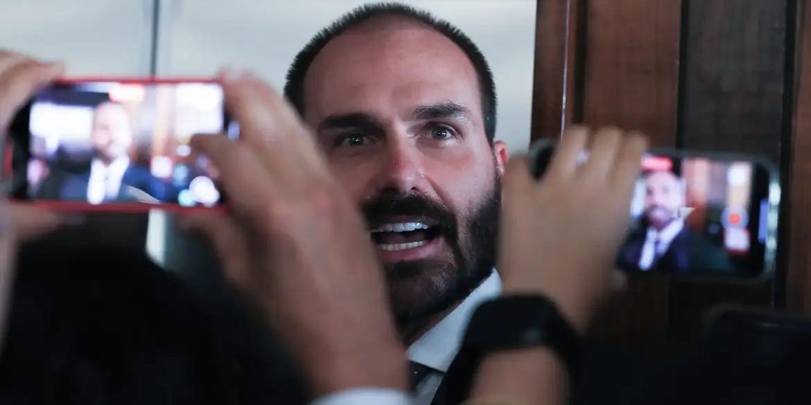 Eduardo é investigado por coação no curso do processo, obstrução de investigação e atentado à soberania (Lula Marques/ Agência Brasil)