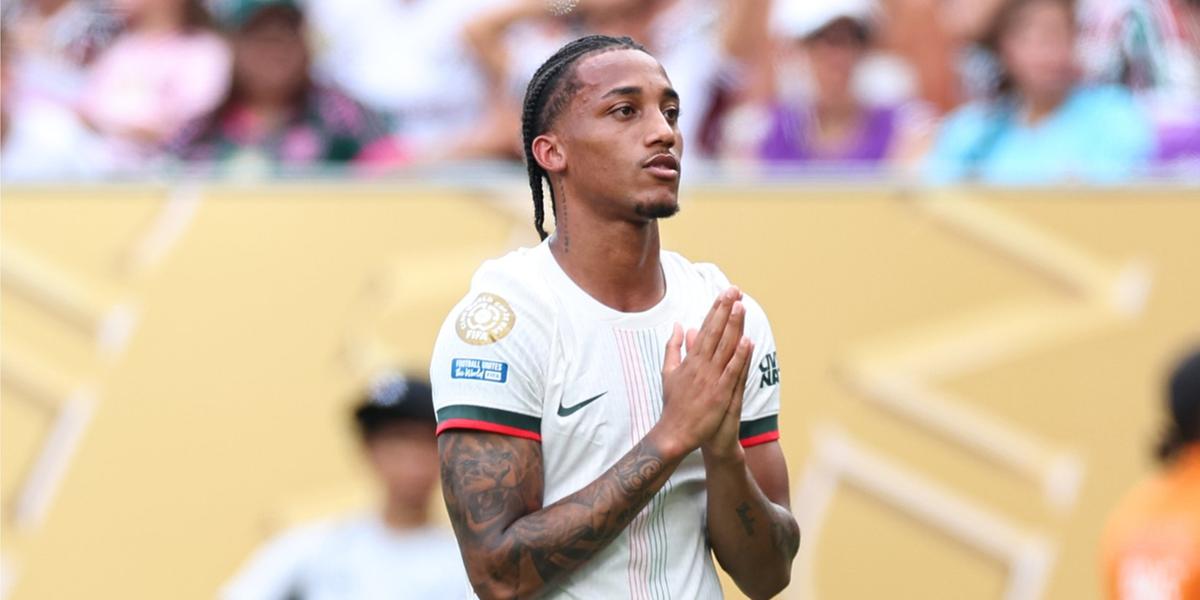Atacante foi a grande figura em campo ao marcar dois golaços contra o ex-clube (X da Copa do Mundo de Clubes)