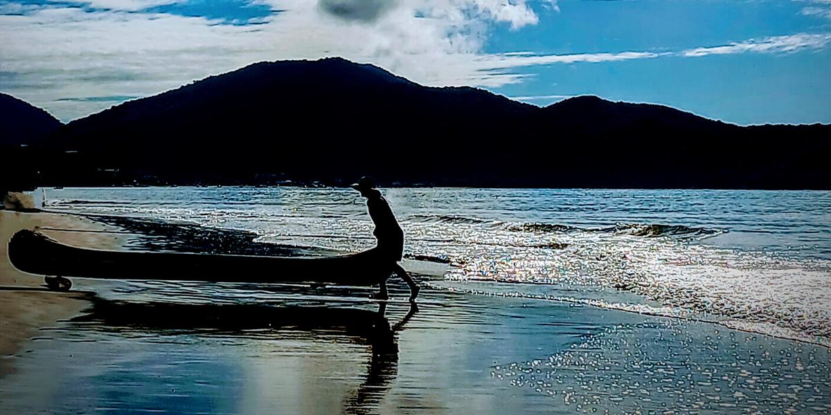 Vila Turística dos Pescadores e Maricultores da Praia da Cocanha promove experiências de Turismo de Base Comunitária com visitas guiadas à Fazenda Marinha de Mexilhão (Raíssa COrrêa Souza / divulgação)
