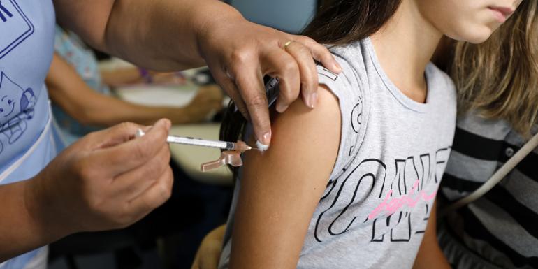 Desde fevereiro de 2024, foram aplicadas mais de 156 mil doses da vacina contra a dengue em BH (Divulgação/ PBH)