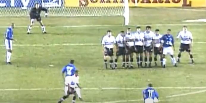 Gol de falta de Geovanni no tricampeonato do Cruzeiro na Copa do Brasil completa 25 anos (Reprodução / Redes Socias)