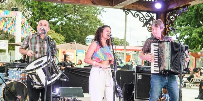 Arraial de Belô 2025 tem programação especial de forró em todos os dias de evento, com trios, DJs e aulas gratuitas de dança no Coreto da Caixa. (Wander Faria)