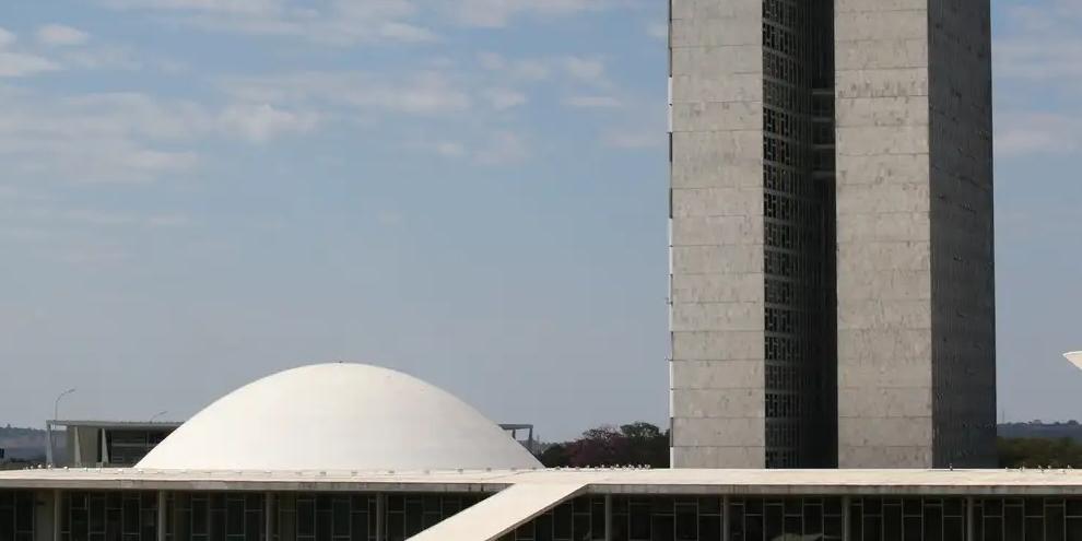 A PEC agora segue para análise da Câmara dos Deputados e, se for aprovada, altera o texto do Artigo 205 da Constituição para inserir a expressão, mantendo em inteiro teor o restante da redação do dispositivo em vigor. (Fabio Rodrigues Pozzebom/Agência Brasil)