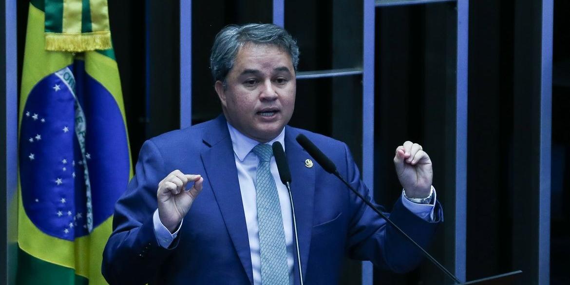 Texto deveria ser votado no plenário da Casa nesta quarta, mas um requerimento do relator pediu retorno da matéria para reexame (Lula Marques/Agência Brasil)
