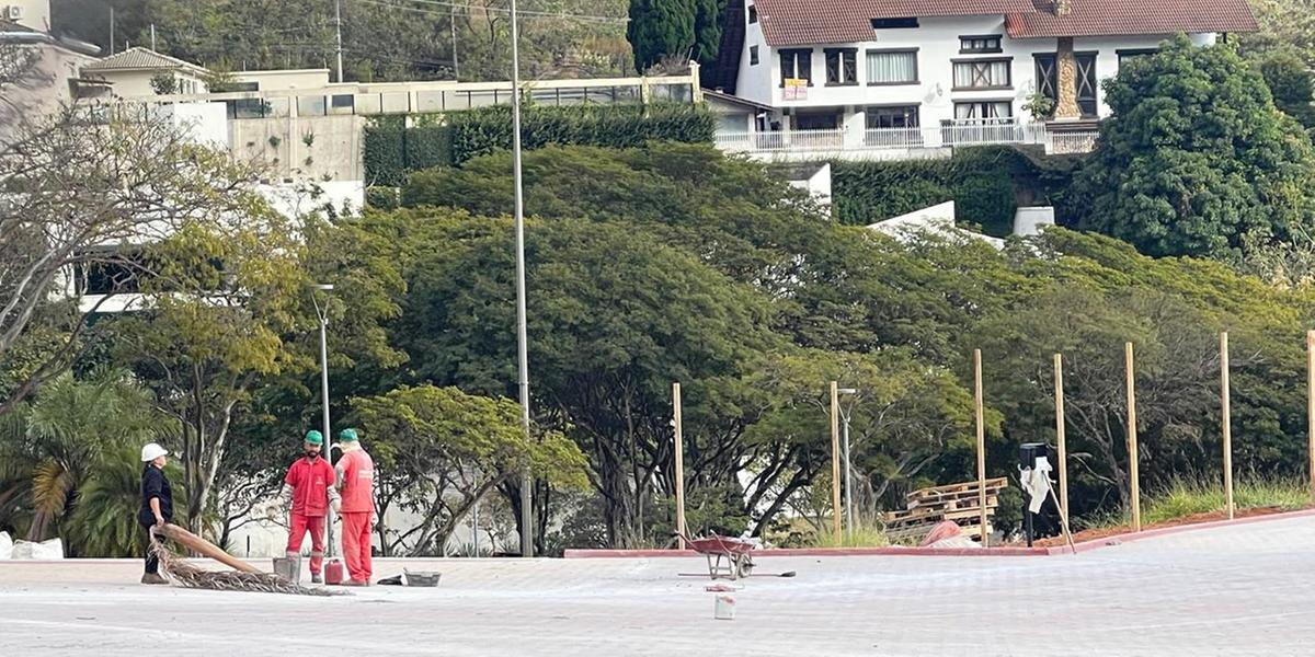 Praça está em reforma desde fevereiro de 2024 (Valéria Marques/ Hoje em Dia)
