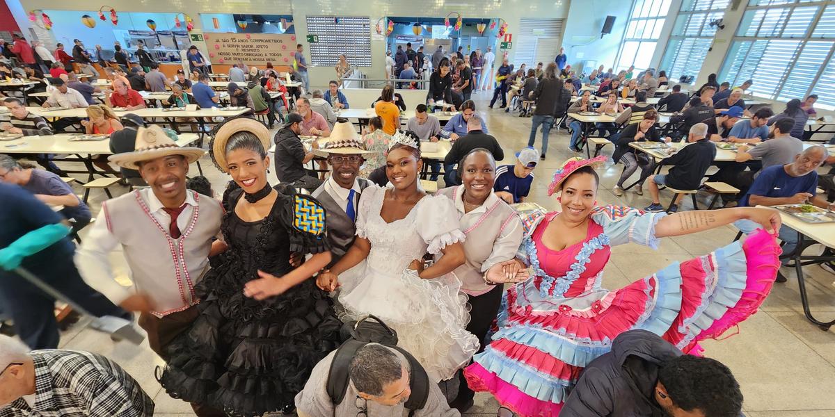'Quadrilha Camin da Roça' se apresentou no restaurante popular do Barreiro, em BH (Maurício Vieira/ Hoje em Dia)