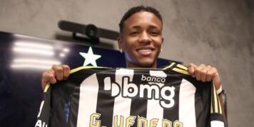 Gabriel Veneno assina primeiro contrato profissional com o Galo (Marcelo Lopes/Galo)