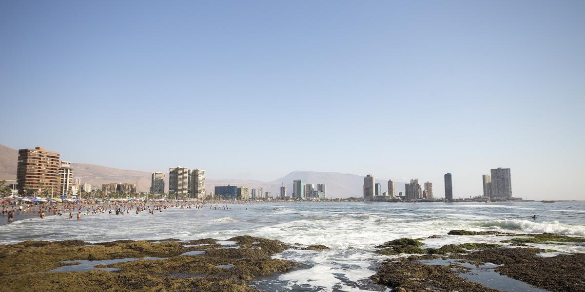 Localizada na Região de Tarapacá, Iquique tem pouco mais de 230 mil habitantes e uma temperatura média de 20°C, destacando-se como um dos destinos imperdíveis da temporada (Sernatur)