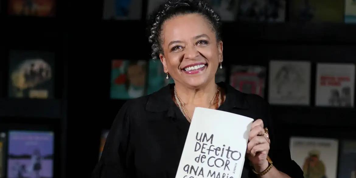 Considerado um clássico da literatura brasileira, Um Defeito de Cor conta a história de Kehinde, uma mulher africana que atravessa o século 19 em busca de reencontrar o filho (Tânia Rêgo/Agência Brasil)