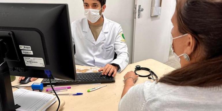 São 34 médicos de várias especialidades, como cardiologia, cirurgia pediátrica, radiologia, neurologia, geriatria, pneumologia e endocrinologia. Os outros nomeados são cirurgiões-dentistas e técnicos superiores nas áreas de biologia, psicologia e fisioterapia, por exemplo (Divulgação/PBH)