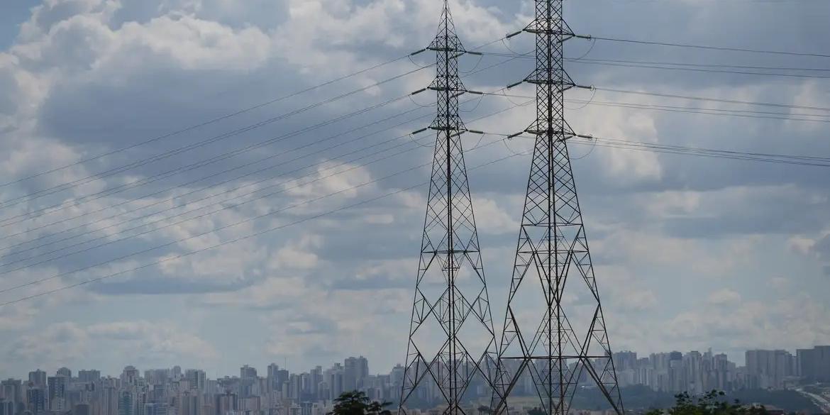 Texto da MP introduz um teto para a Conta de Desenvolvimento Energético (CDE) e substitui a contratação de termelétricas por pequenas centrais hidrelétricas (PCH) (Fábio Rodrigues Pozzebom/Agência Brasil)
