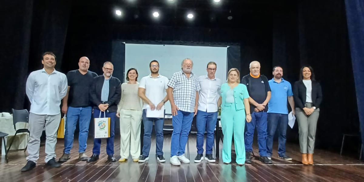 Foi apresentada a chapa única: prefeito de Ilhabela, Toninho Colucci; prefeito de Caraguatatuba, Mateus Silva, e pela prefeita de Ubatuba, Flavia Pascoal (Circuito Litoral Norte / divulgação)
