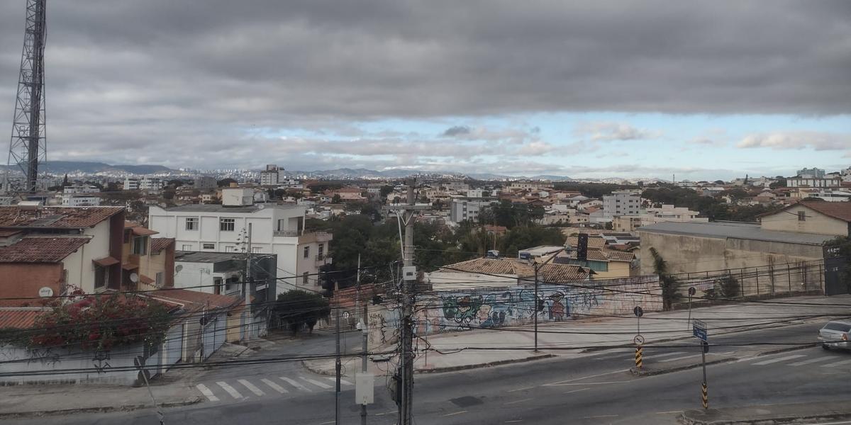 Temperatura mínima em BH neste sábado (12) foi de 12 °C, a máxima estimada é de 23 °C e a umidade relativa mínima do ar em torno de 45% à tarde (Nelson Flores / Hoje em Dia)