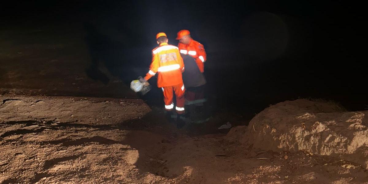 Pescador avistou um homem caminhando desorientado à beira do rio, aparentando embriaguez e risco iminente de entrar na água (CBMMG / divulgação)