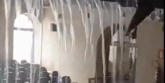 Câmara Municipal de Nova Lima fica alagada após rompimento de adutora (Reprodução / Redes Sociais)