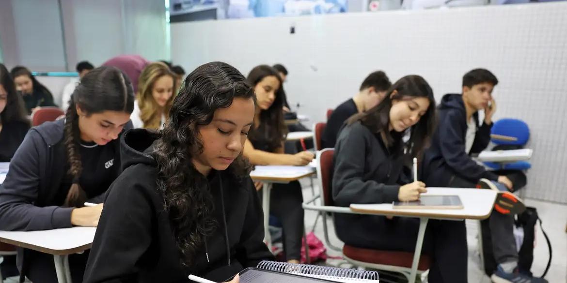 Neste ano, o MEC oferece 112.168 vagas para o Fies, sendo 67.301 no primeiro semestre e 44.867 na segunda metade do ano. (José Cruz/Agência Brasil)