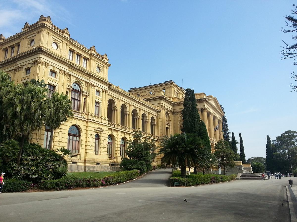 O Museu do Ipiranga, um dos marcos históricos mais importantes do Brasil, possui um acervo que reúne milhares de peças, obras de arte, documentos e exposições sobre a história do país. (Pixabay)