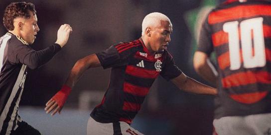 Galinho foi goleado no Rio e agora torce para uma combinação de resultados (Adriano Fontes/CRF)