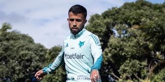 Jogador, em fase final de recuperação, agradeceu ao clubee mostrou identificação com a camisa estrelada (Foto: Gustavo Aleixo/Cruzeiro)
