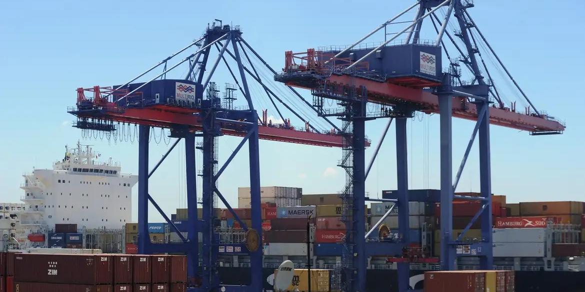 O decreto cria o Comitê Interministerial de Negociação e Contramedidas Econômicas e Comerciais. Esse comitê será o responsável por decidir sobre a aplicação das providências comerciais em resposta às medidas unilaterais de outros países. (Tânia Rêgo/Agência Brasil)
