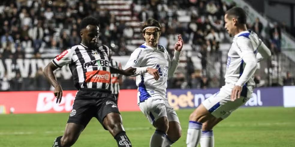 Time de São João del Rei não tomou conhecimento do Avaí (Foto: Fernanda Trindade/Athletic)