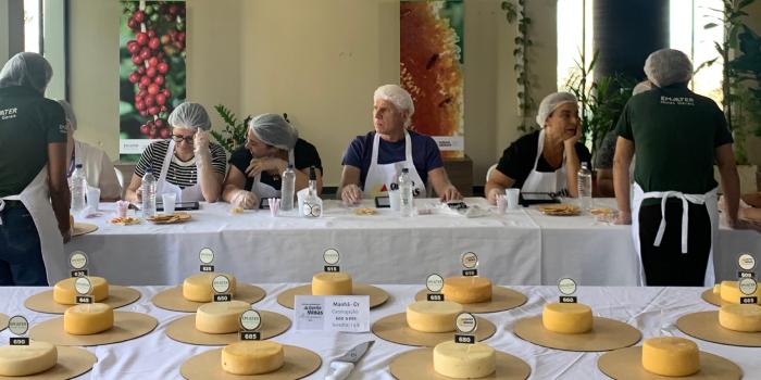 Competição tem como objetivo valorizar o trabalho dos produtores e incentivar a melhoria da qualidade dos queijos mineiros (Cláudia Garcia / Emater-MG)